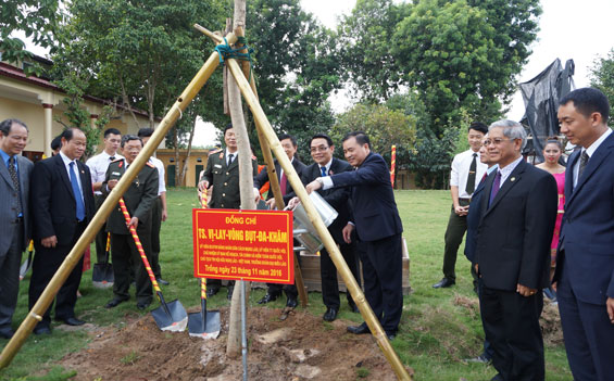 Kỷ niệm 41 năm Quốc khánh nước CHDCND Lào